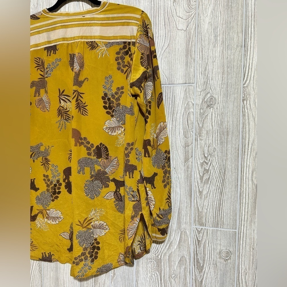 Johnny Was 100% Silk Taly Safari Printed Tunic Blouse Top High Low Hem SZ Small - Picture 12 of 13